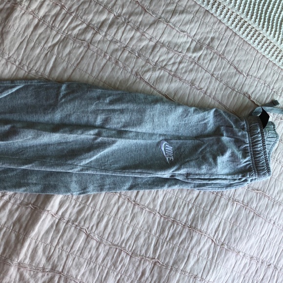 Nike sweatpants - Picture 2 of 3